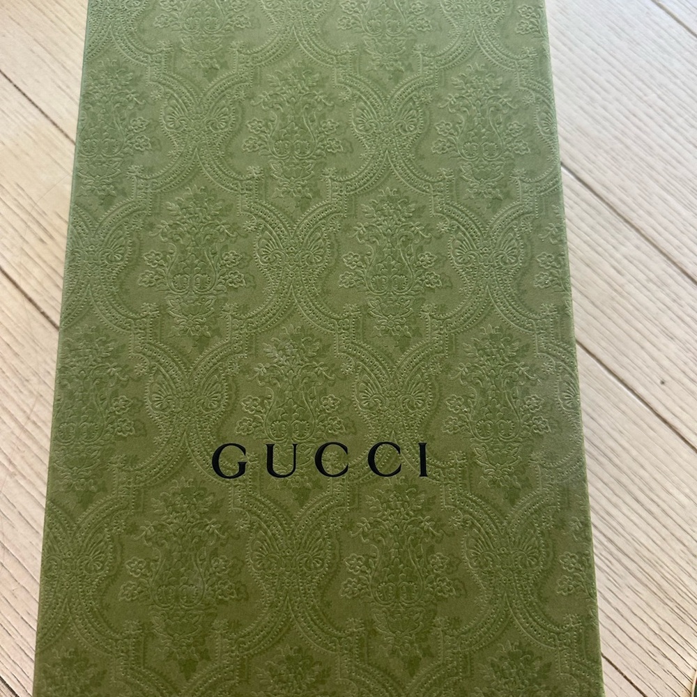 Women’s ace sneaker with bee, size 37/ 7 US - Picture 10 of 11